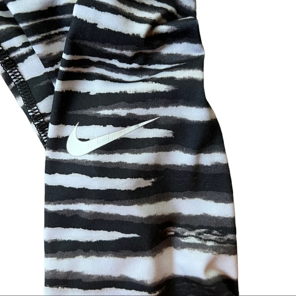 Nike Pro Dri-Fit Cropped Compression Legging Zebra Print S - Picture 3 of 7